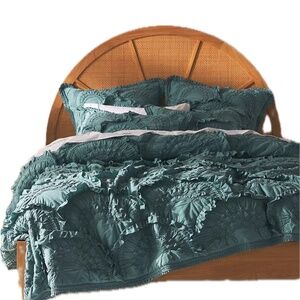 Anthropologie Rivulets Quilt & Shams
